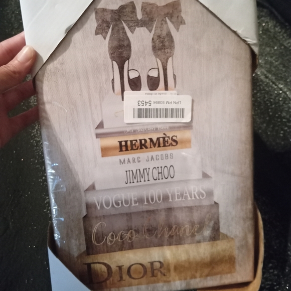 Small picture - Picture 2 of 3